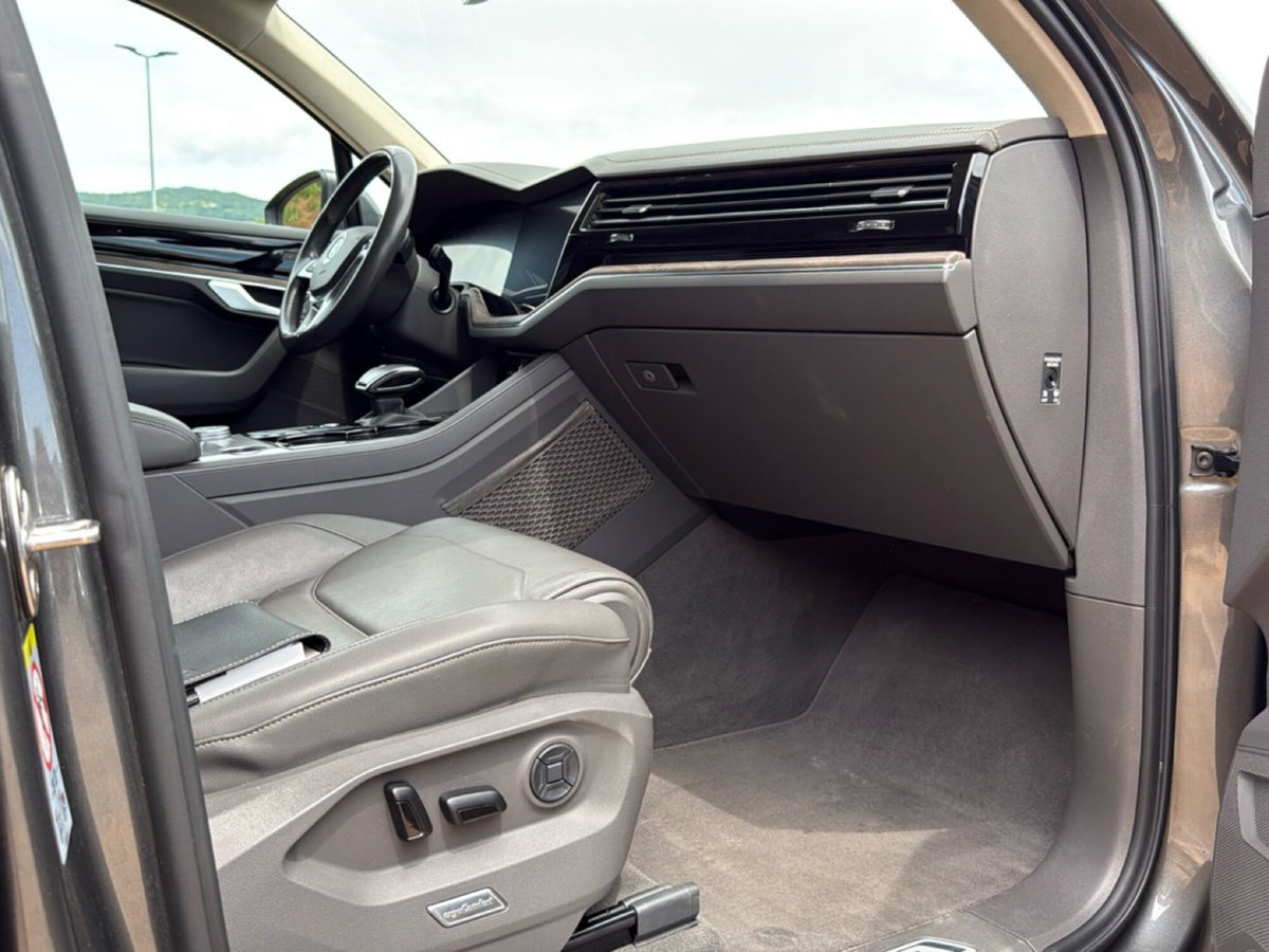 Volkswagen Touareg 3.0 V6 TDI 286 CV SCR Advanced (9)