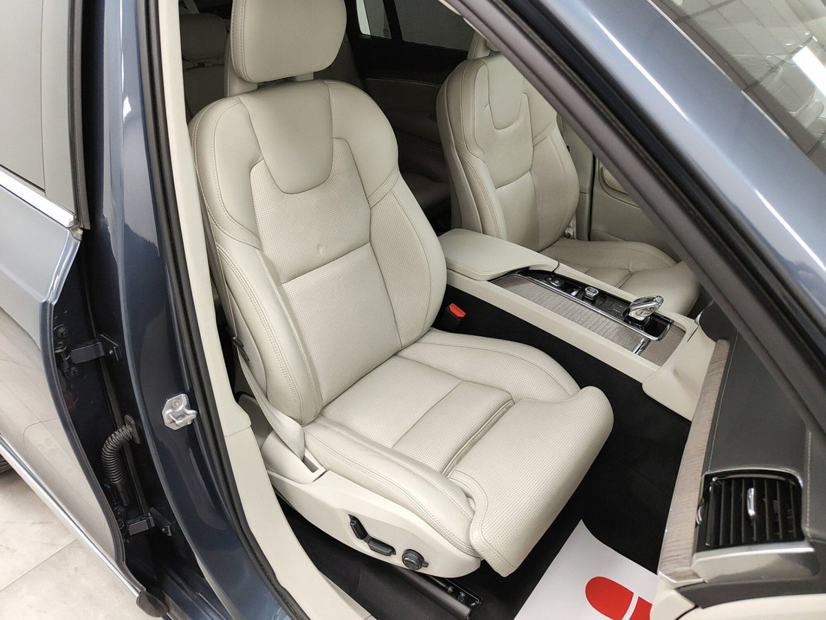 Volvo XC90 B5 (d) AWD Geartronic 7 posti Inscription (5)