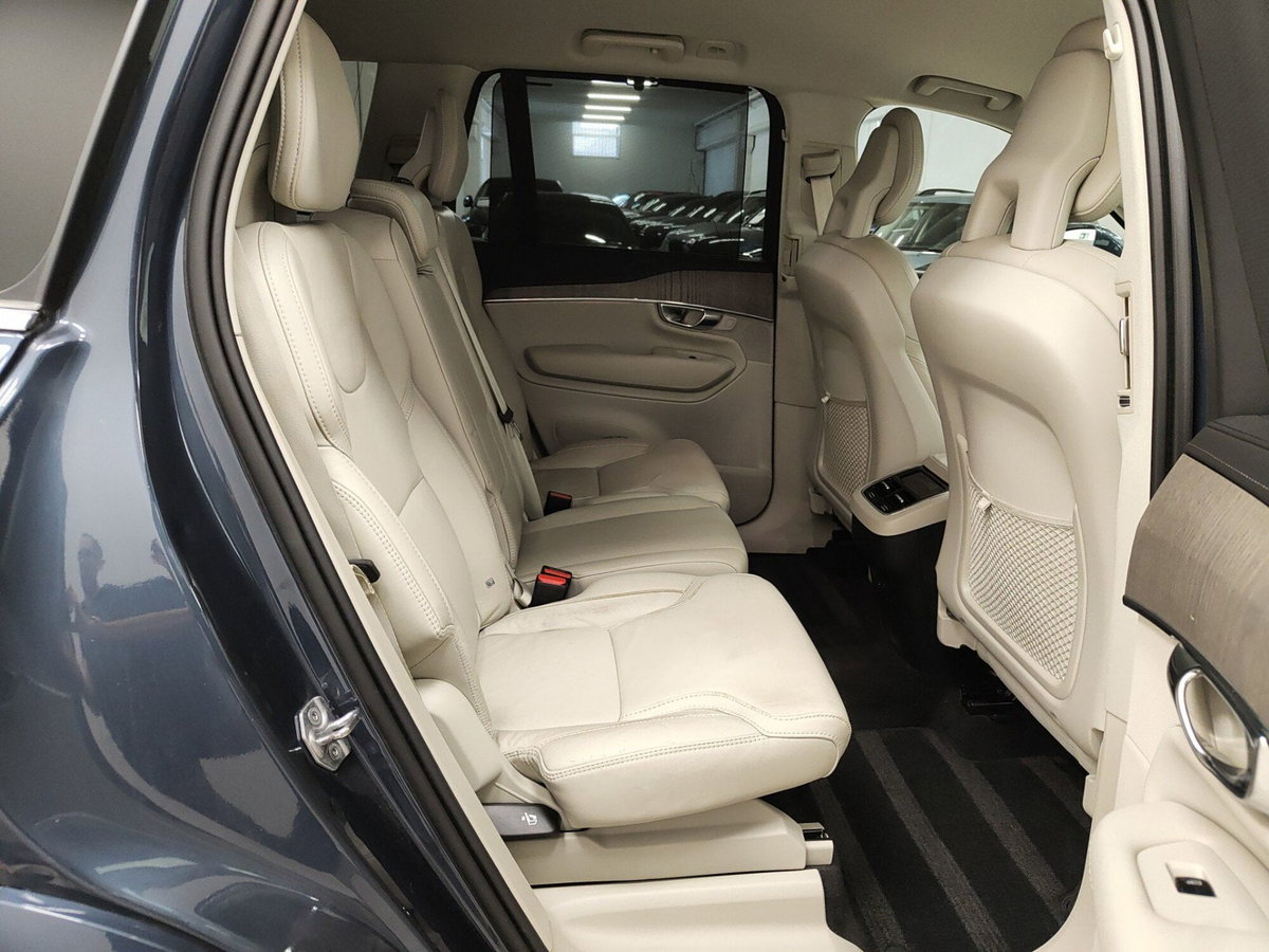 Volvo XC90 B5 (d) AWD Geartronic 7 posti Inscription (7)