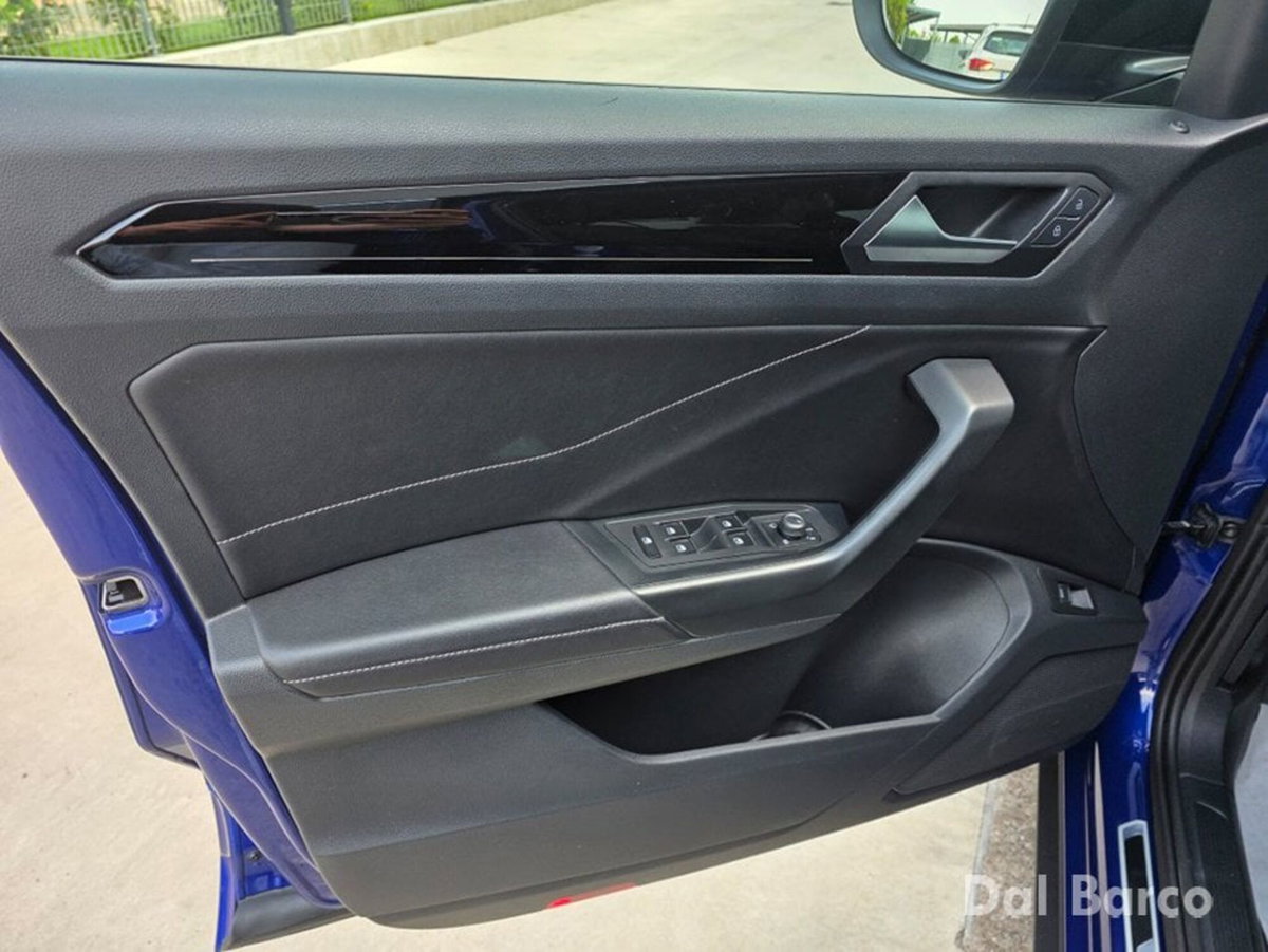 Volkswagen T-Roc 2.0 tdi R-Line 4motion 150cv dsg (12)