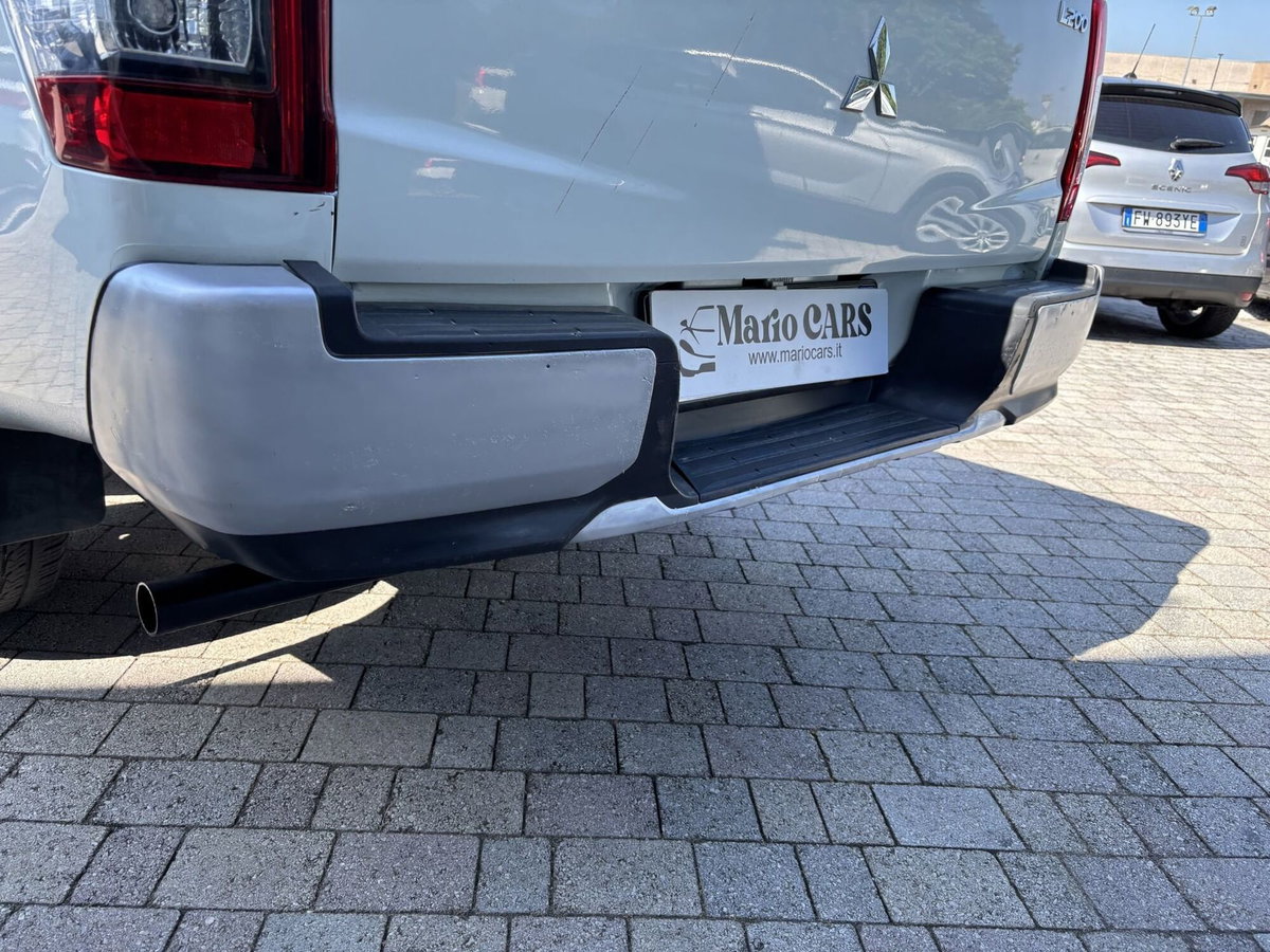 Mitsubishi L200 2.3 D Club Cab 4x4 Super Select Intense (10)
