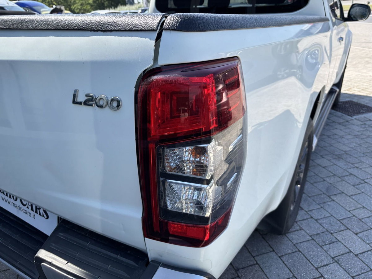 Mitsubishi L200 2.3 D Club Cab 4x4 Super Select Intense (13)