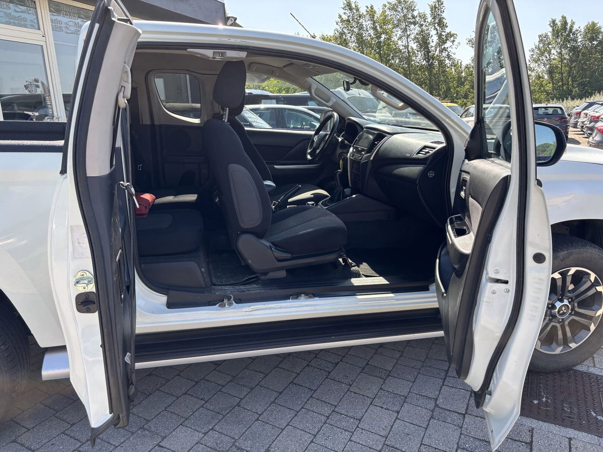 Mitsubishi L200 2.3 D Club Cab 4x4 Super Select Intense (16)