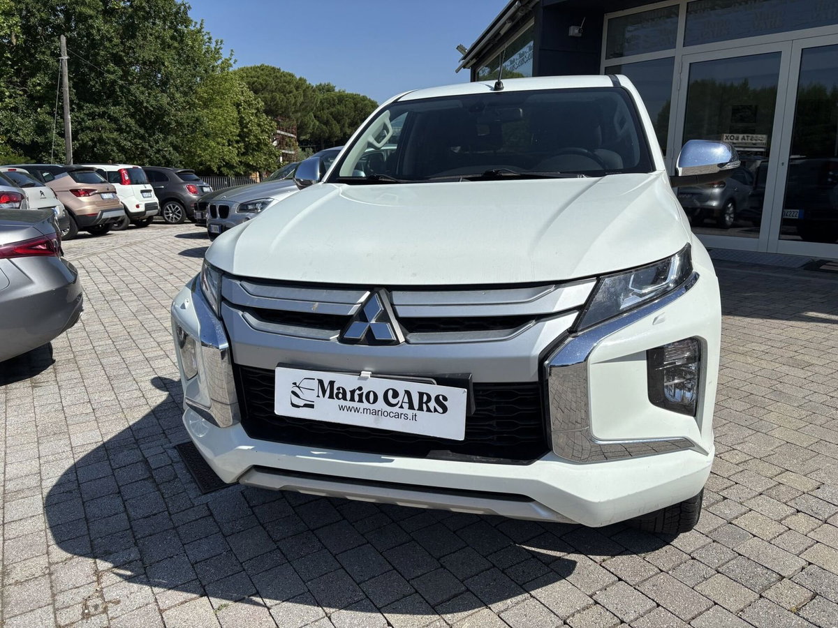 Mitsubishi L200 2.3 D Club Cab 4x4 Super Select Intense (2)