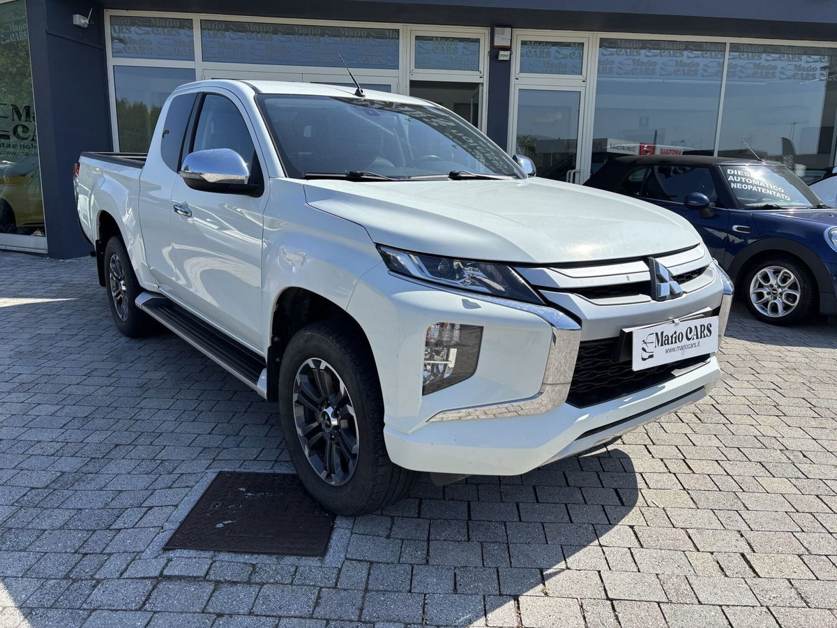 Mitsubishi L200 2.3 D Club Cab 4x4 Super Select Intense (3)