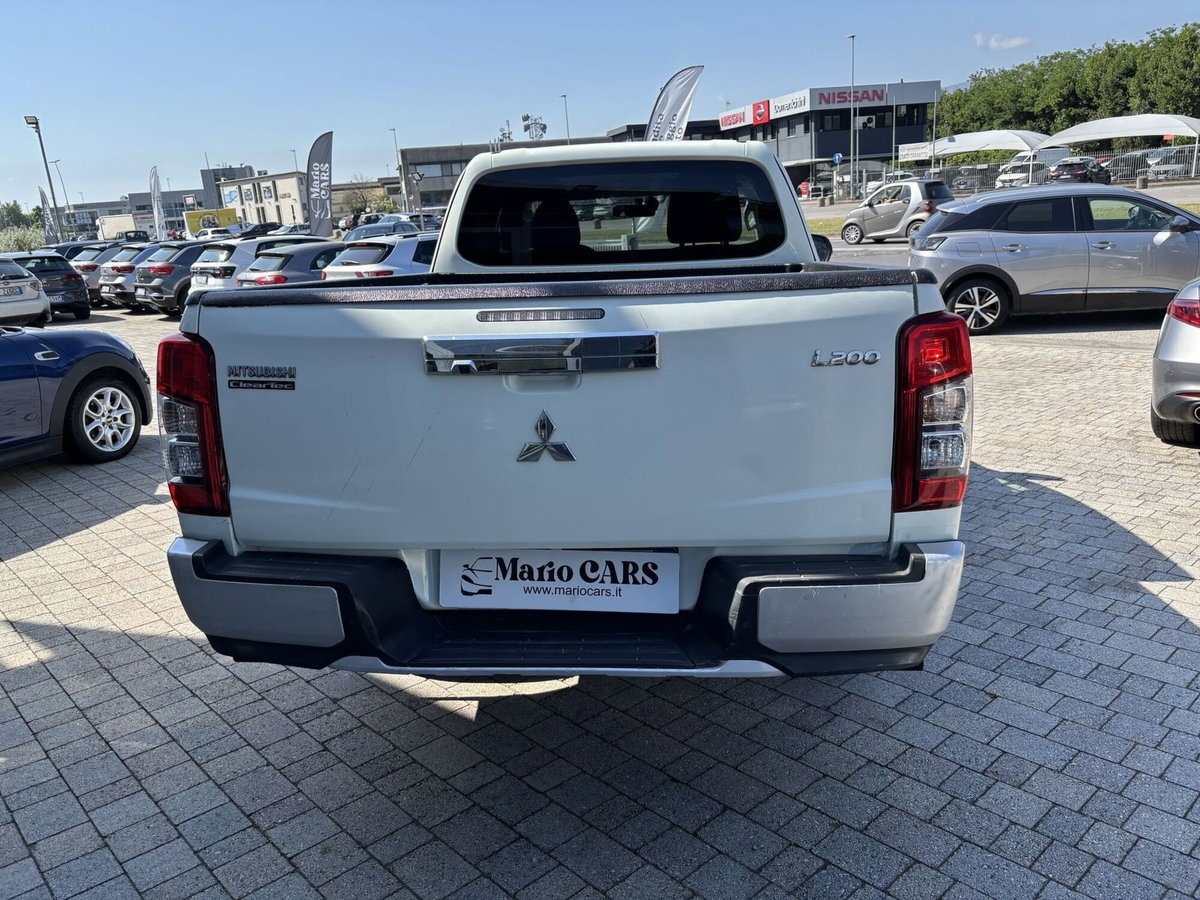 Mitsubishi L200 2.3 D Club Cab 4x4 Super Select Intense (5)