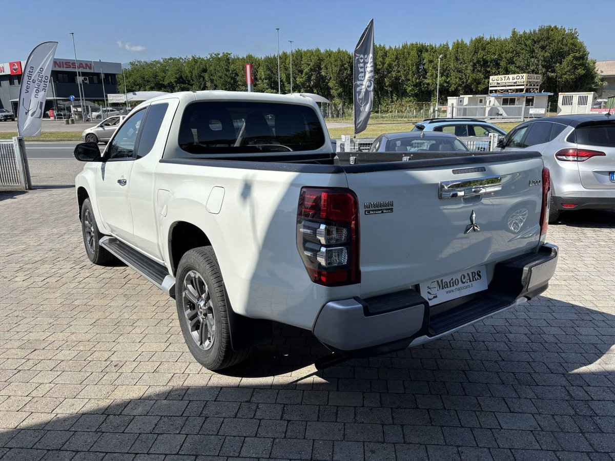 Mitsubishi L200 2.3 D Club Cab 4x4 Super Select Intense (6)