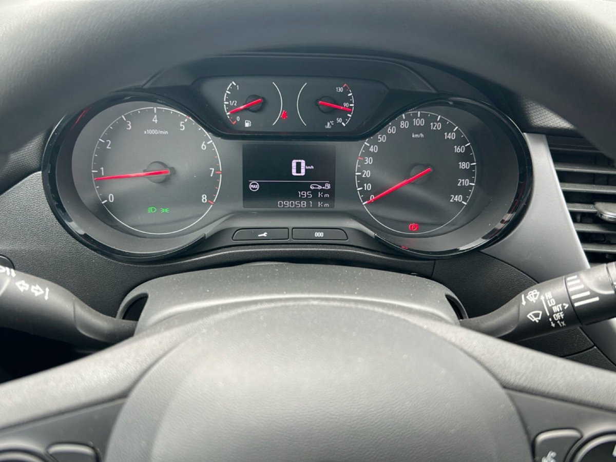 Opel Crossland X 1.5 ECOTEC D 102 CV Start&Stop Advance (13)
