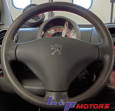 Peugeot 107 68CV 5p. Desir (18)