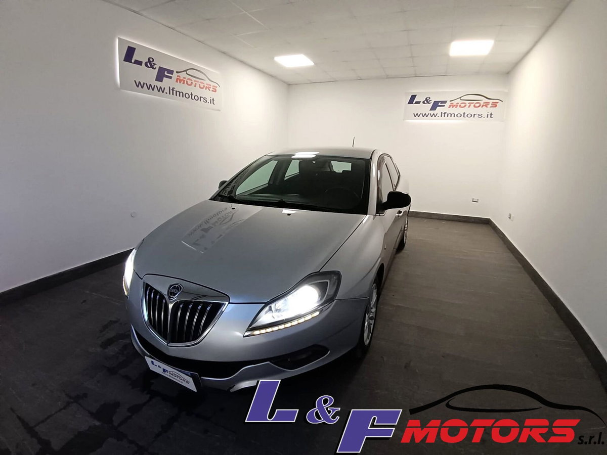Lancia Delta 1.6 MJT DPF Oro (11)