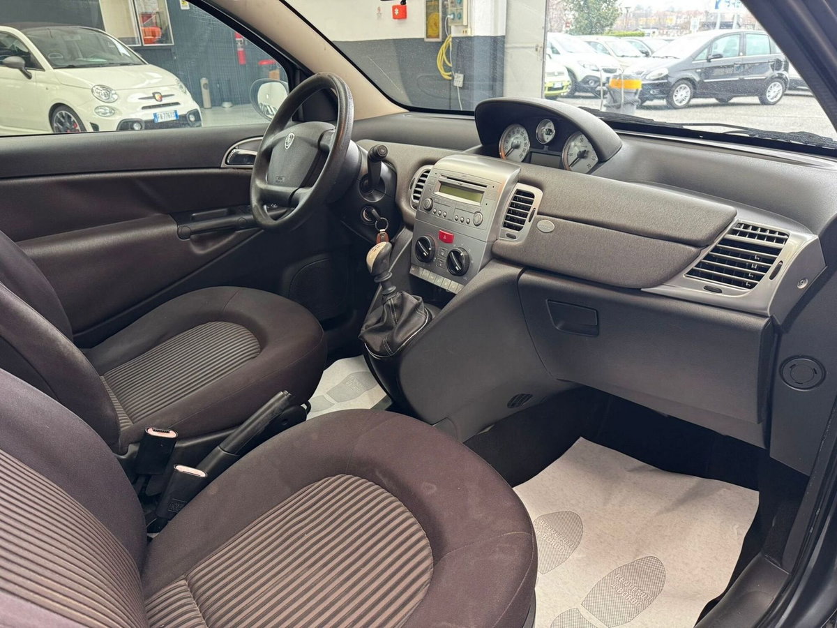 Lancia Ypsilon 1.2 Versus (10)