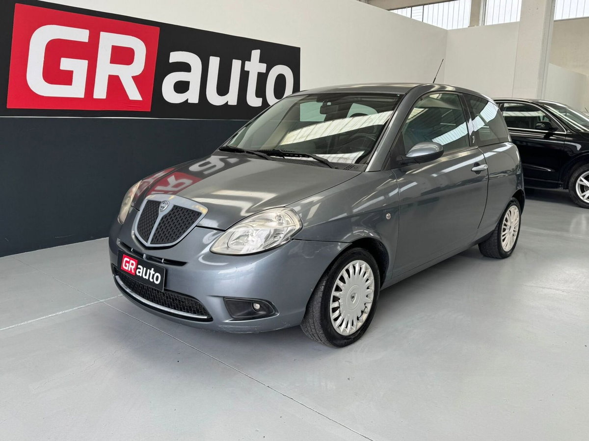 Lancia Ypsilon 1.2 Versus (2)