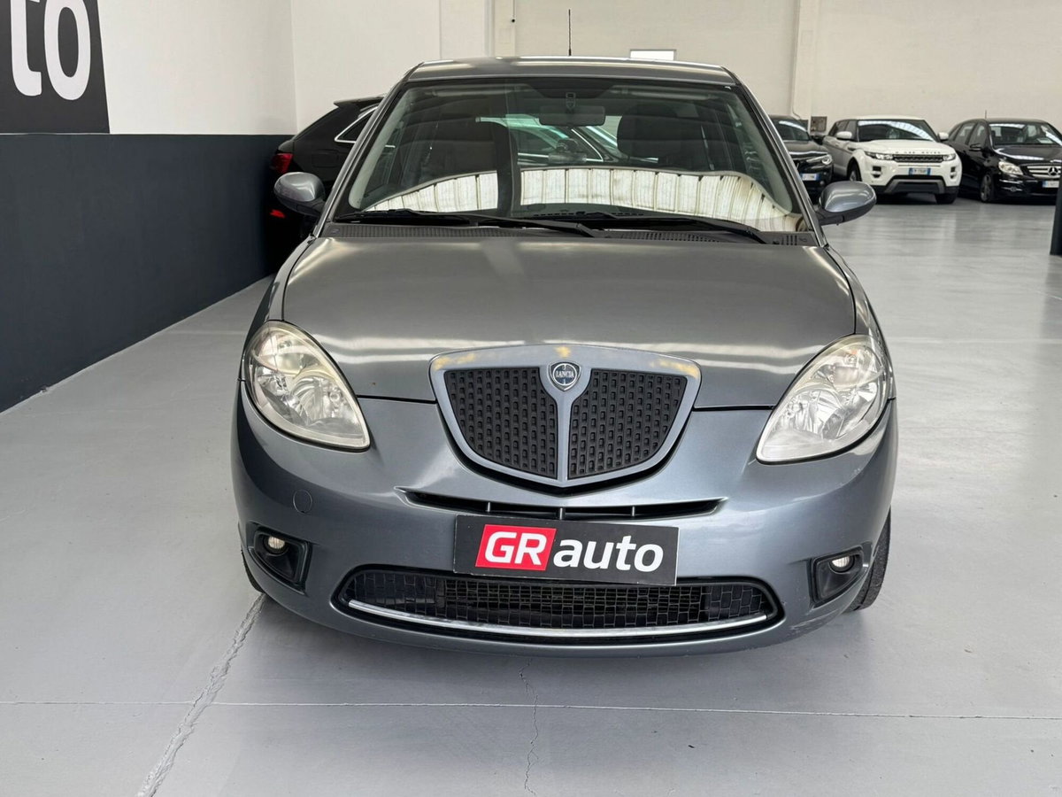 Lancia Ypsilon 1.2 Versus (3)