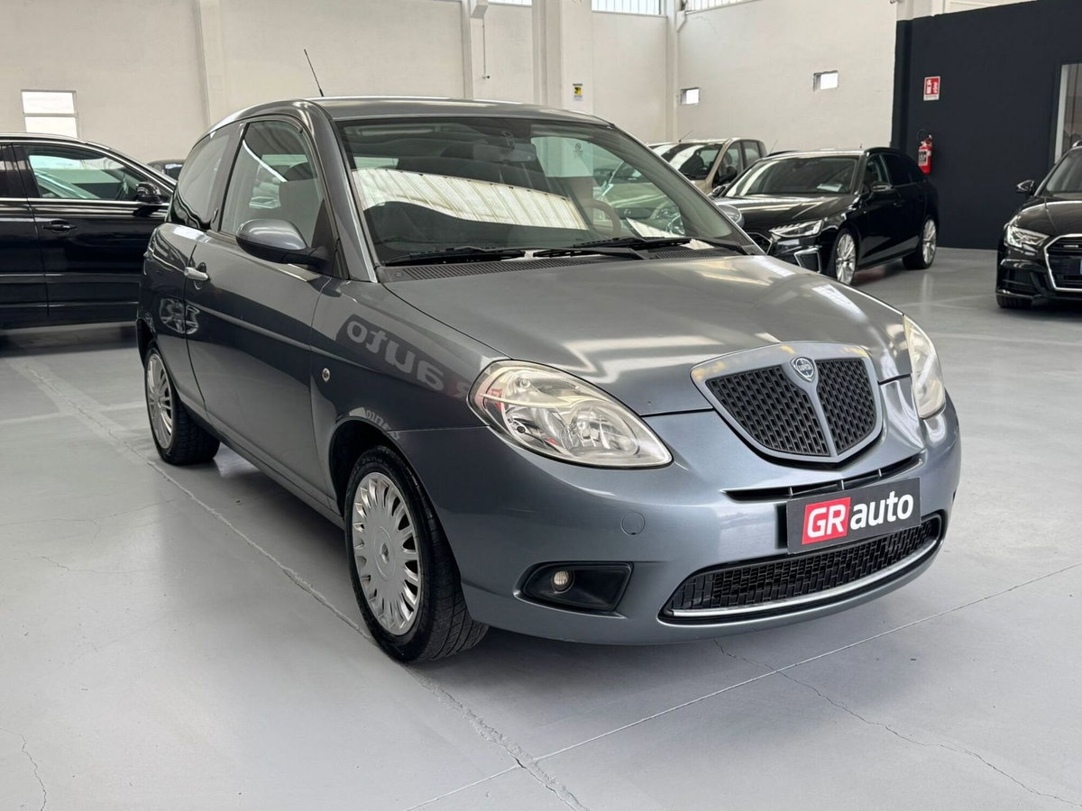 Lancia Ypsilon 1.2 Versus (4)