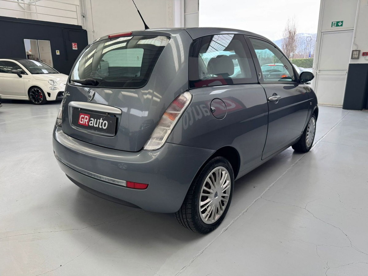 Lancia Ypsilon 1.2 Versus (5)