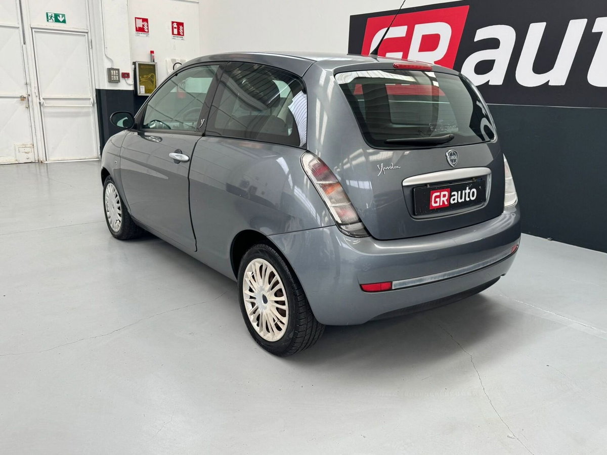 Lancia Ypsilon 1.2 Versus (7)