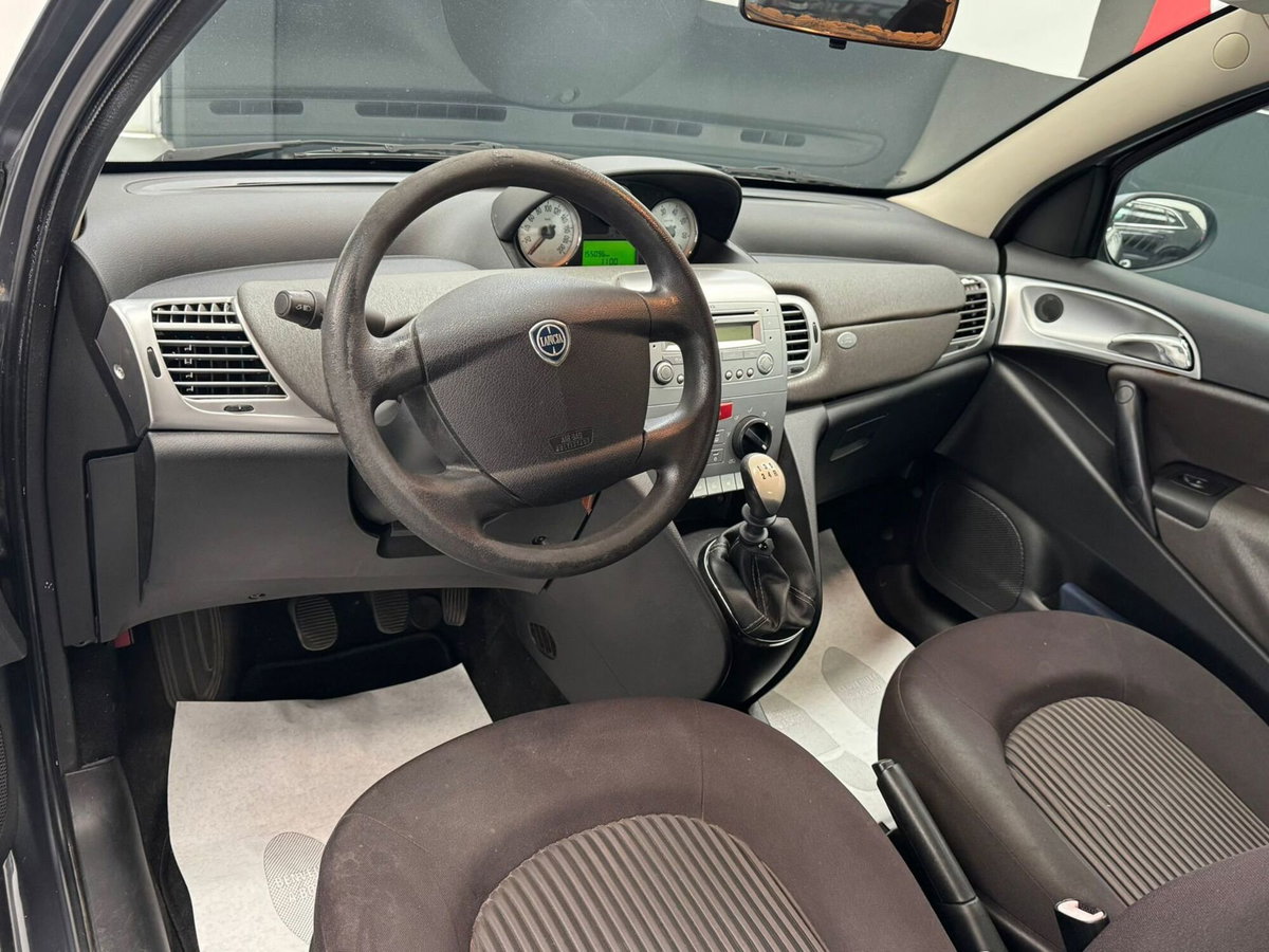 Lancia Ypsilon 1.2 Versus (9)