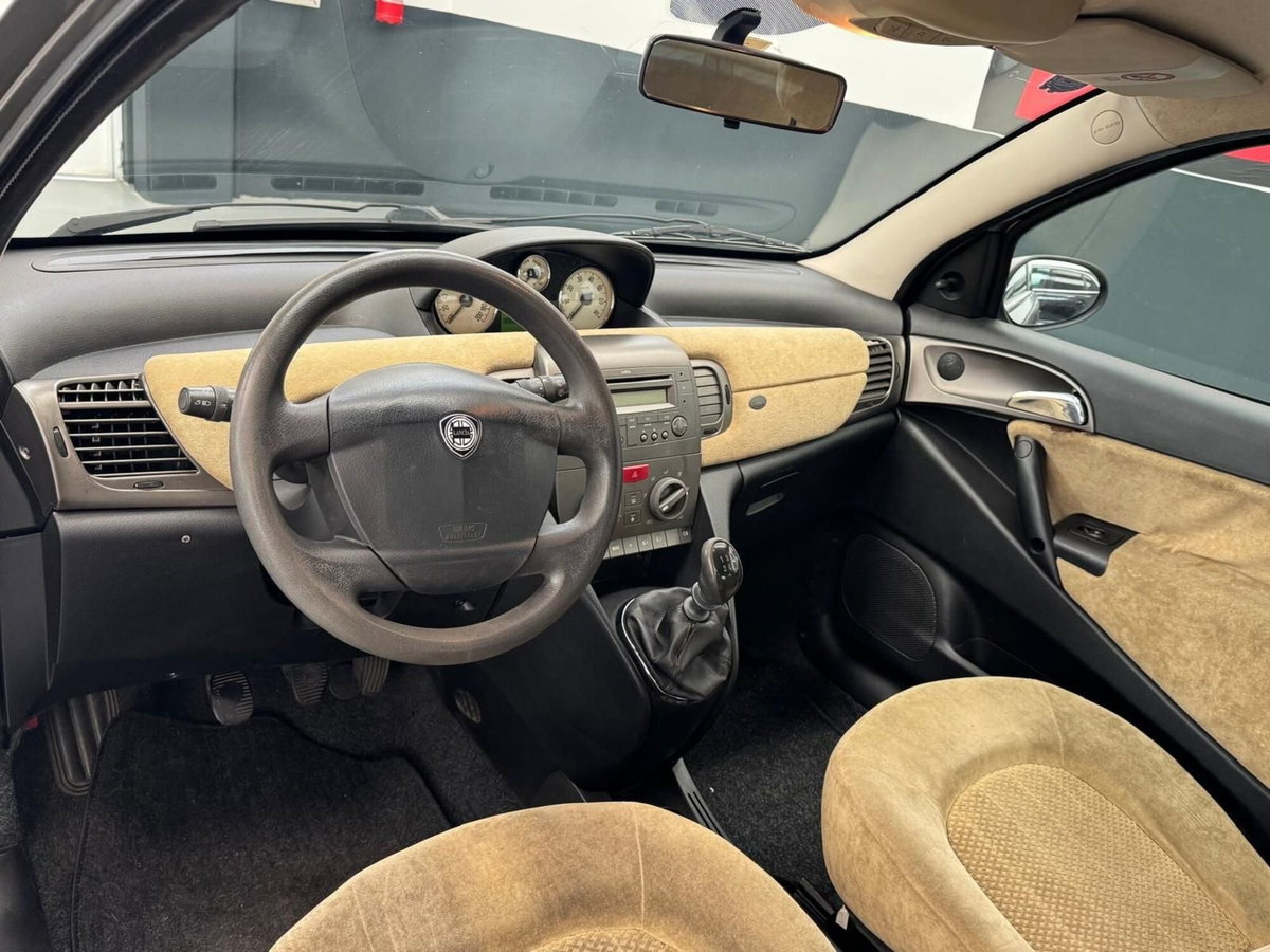 Lancia Ypsilon 16V Platino (10)