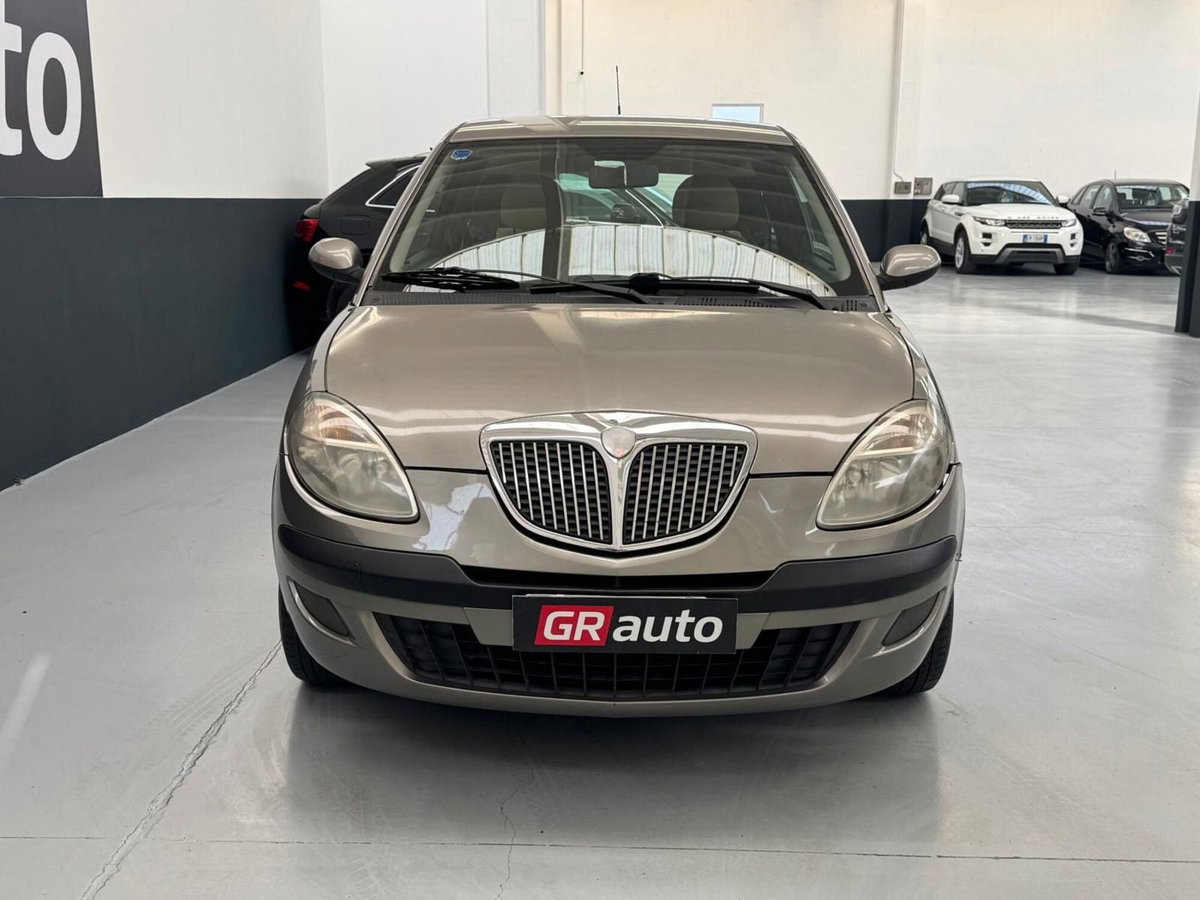 Lancia Ypsilon 16V Platino (3)