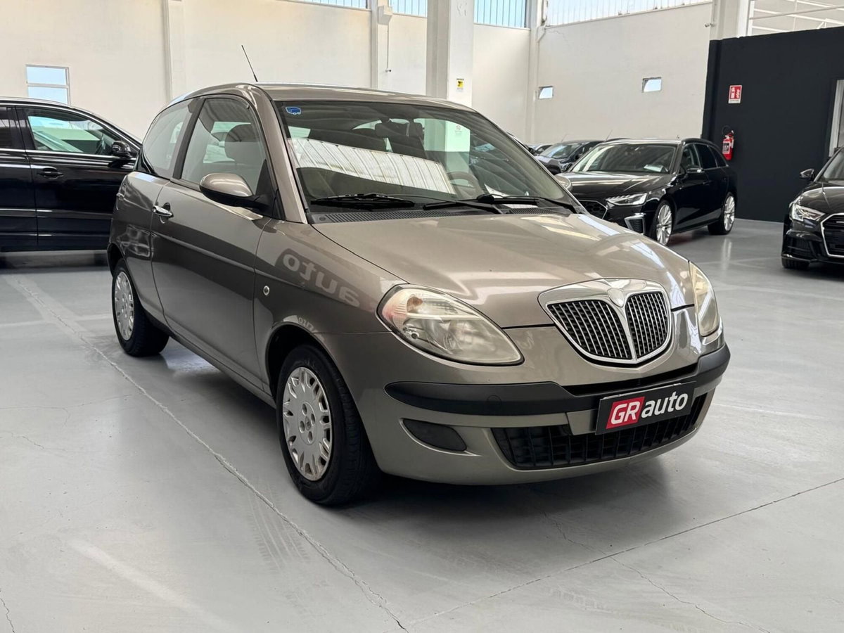Lancia Ypsilon 16V Platino (4)