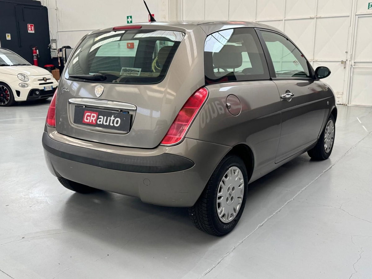 Lancia Ypsilon 16V Platino (5)