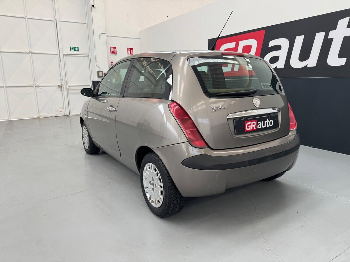 Lancia Ypsilon 16V Platino (7)