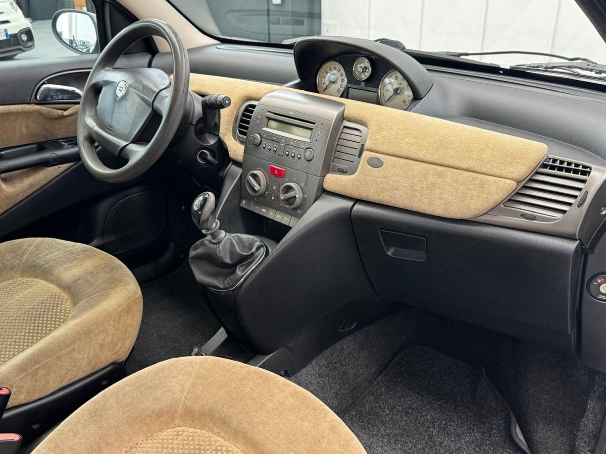 Lancia Ypsilon 16V Platino (9)