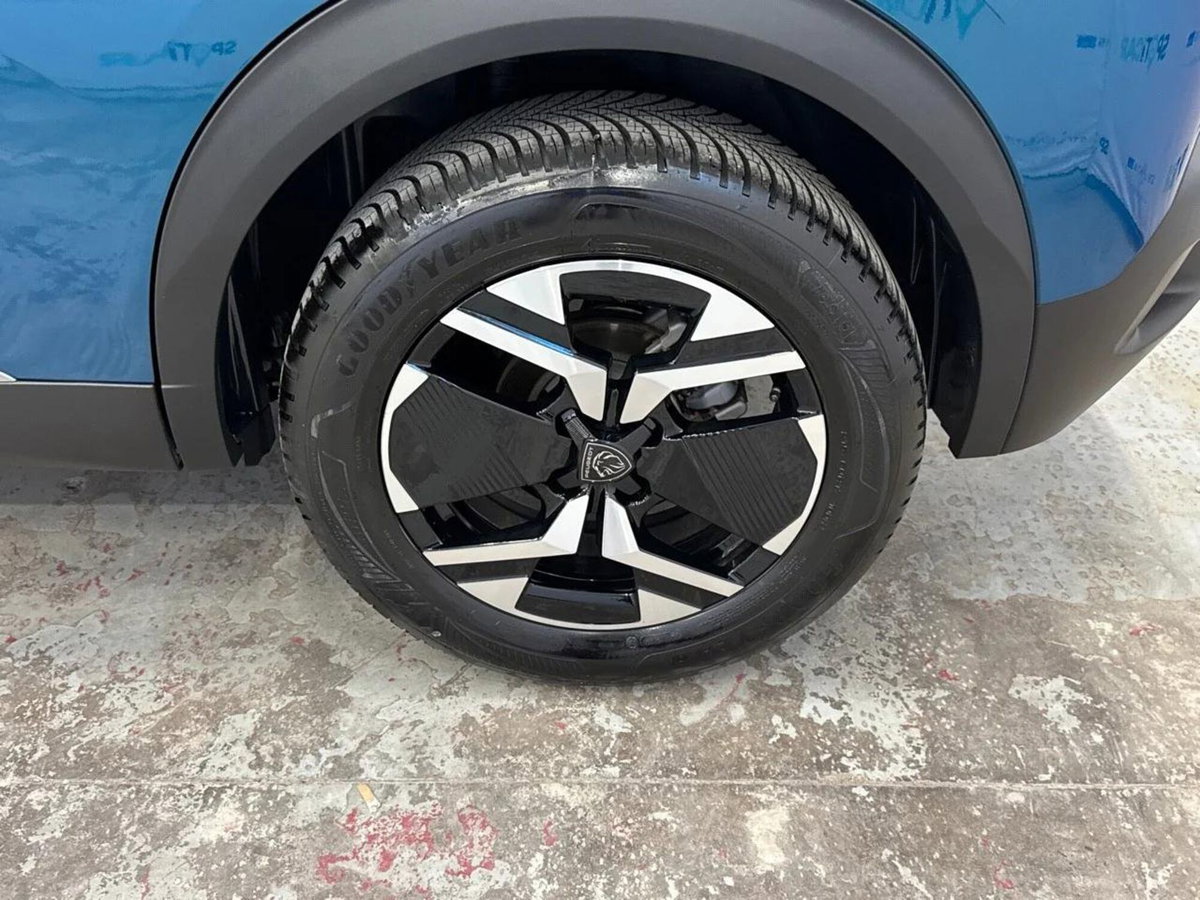 Peugeot 2008 1.2 hybrid GT 145cv e-dcs6 (13)