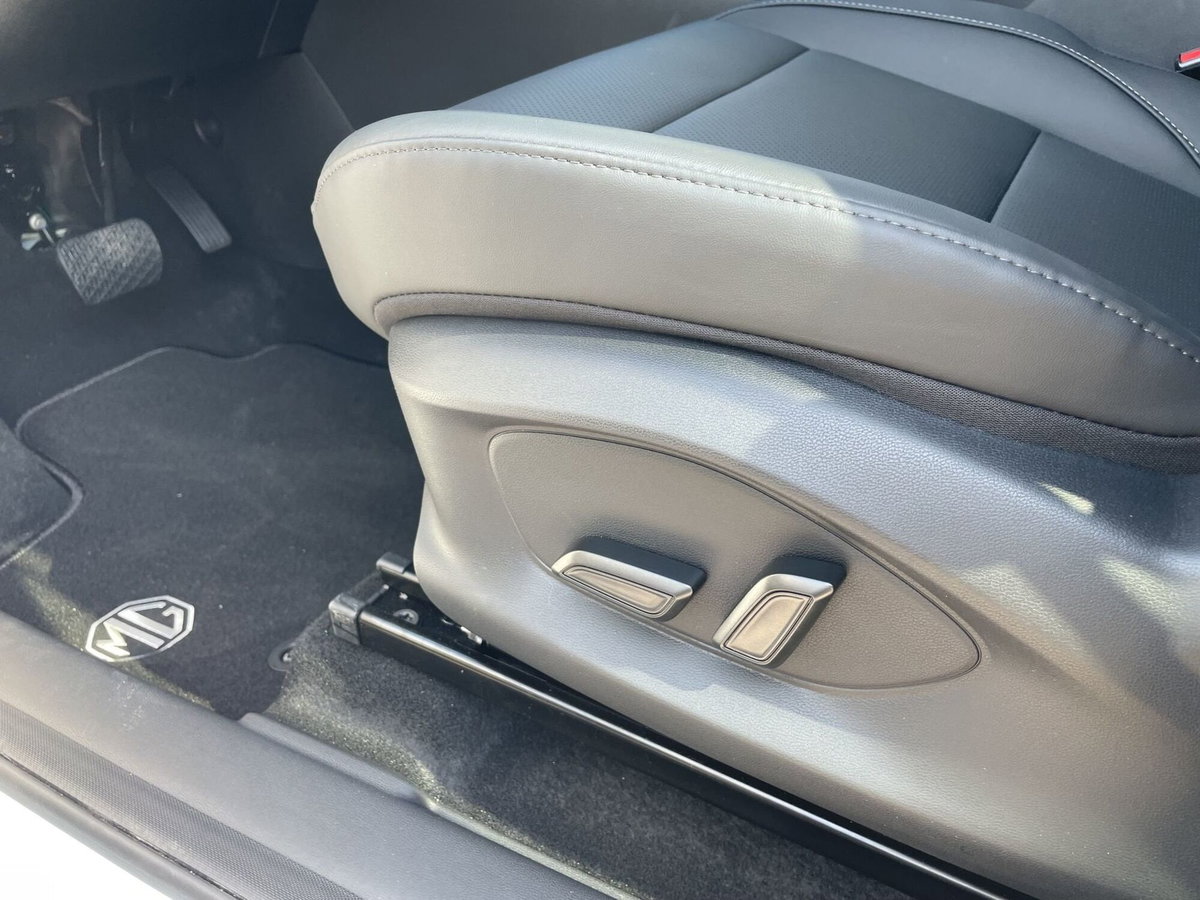 Mg ZS 1.5 hybrid+ Luxury auto (16)