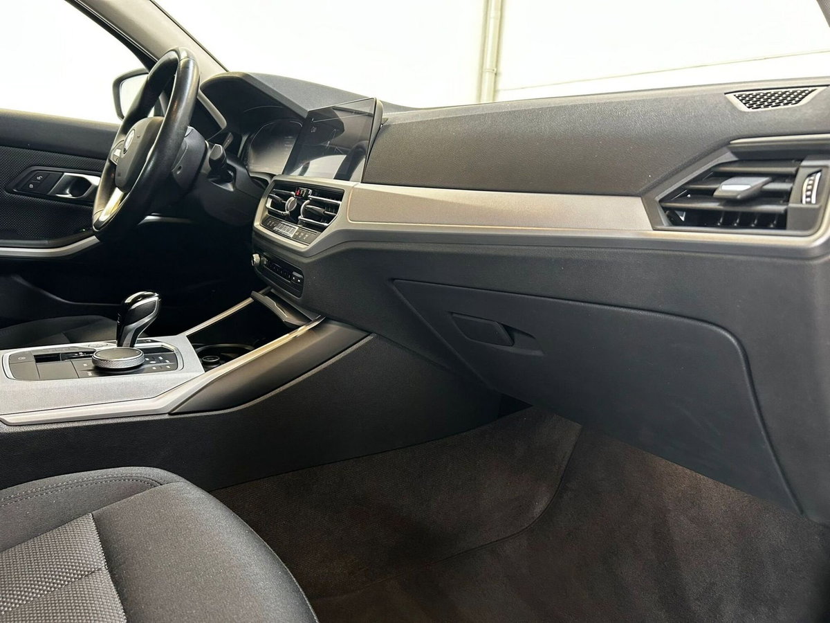 BMW Serie 3 Touring 318d  mhev 48V auto (11)