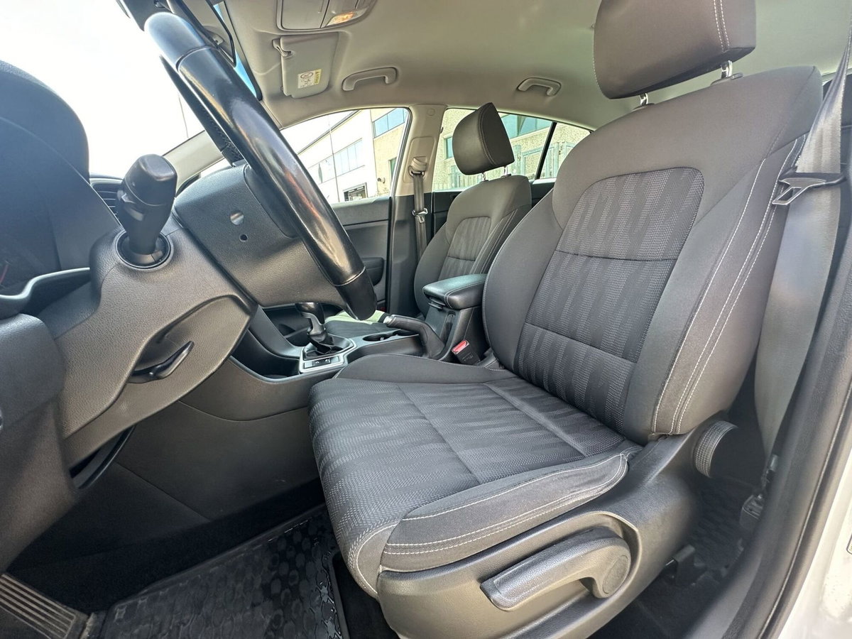 Kia Sportage 1.7 CRDI 2WD Active (9)