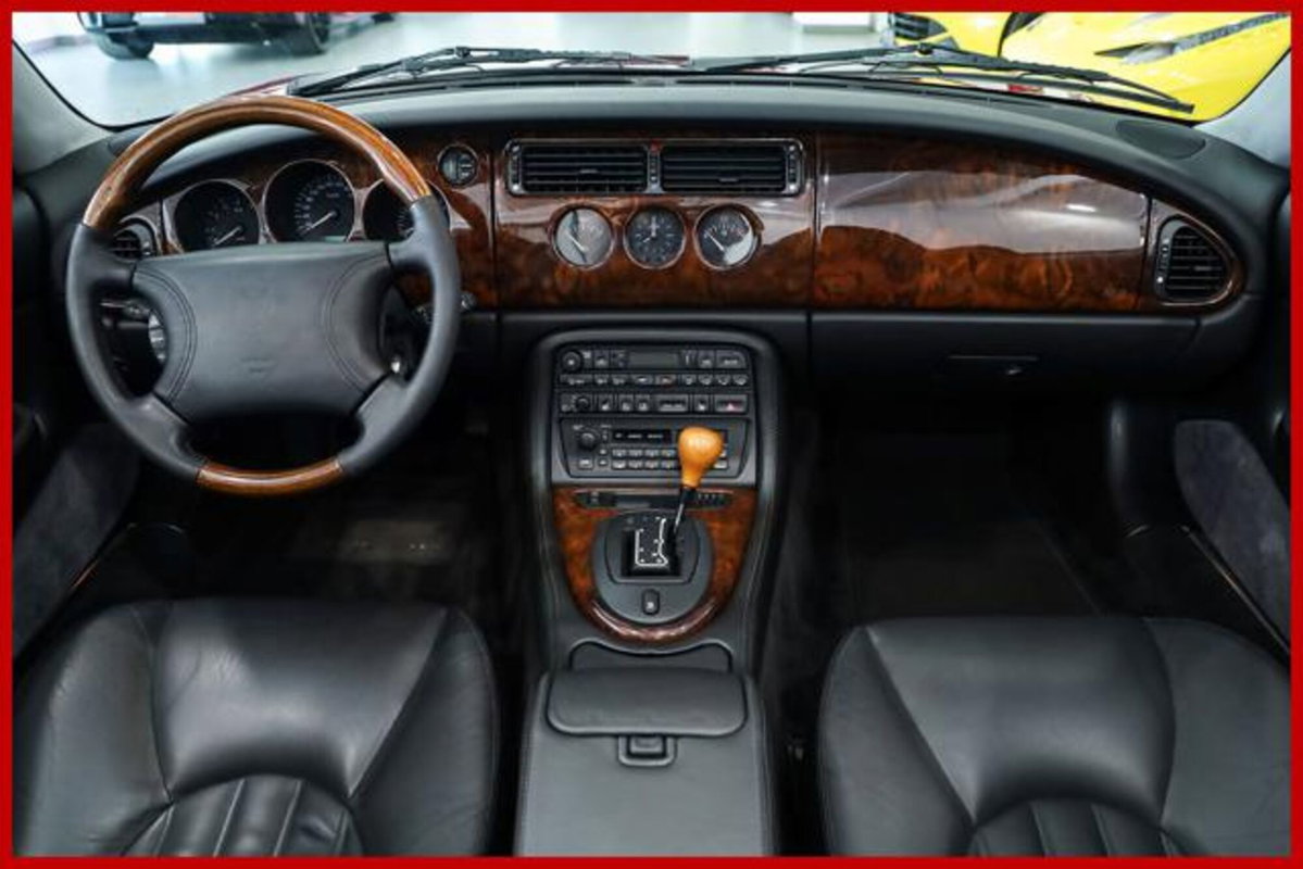 Jaguar XK8 4.0 Convertibile (10)