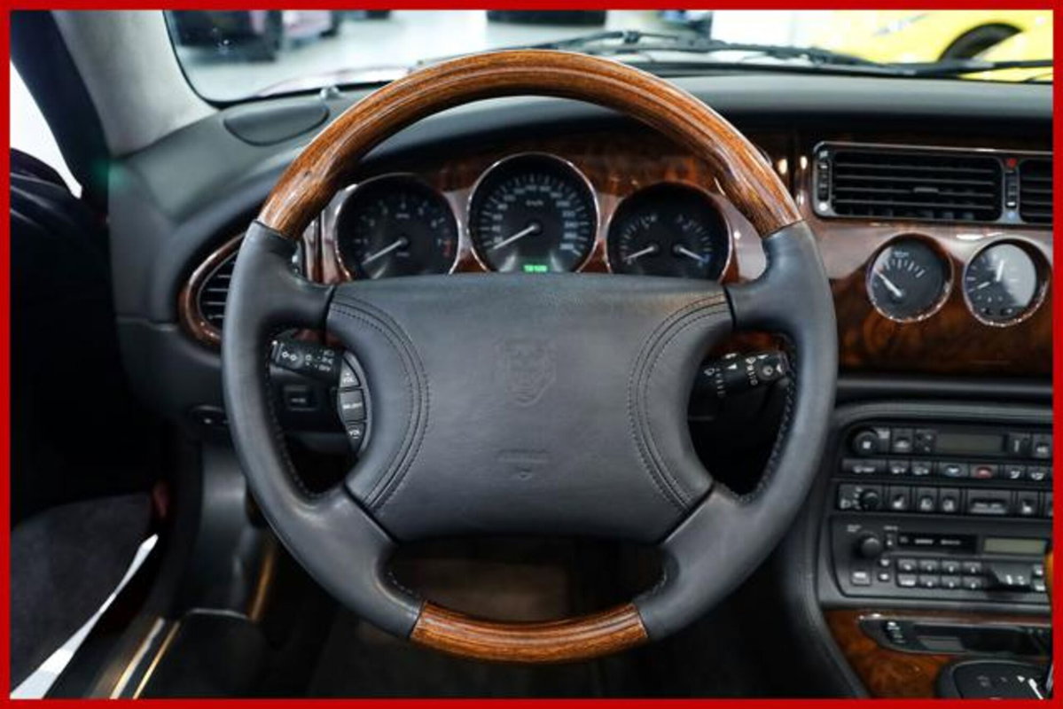 Jaguar XK8 4.0 Convertibile (11)