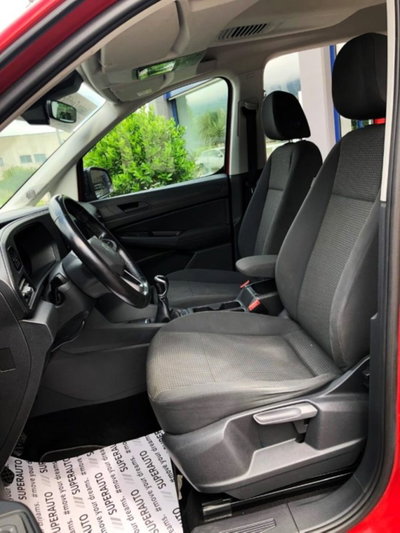 Volkswagen Caddy 2.0 TDI 102 CV (14)