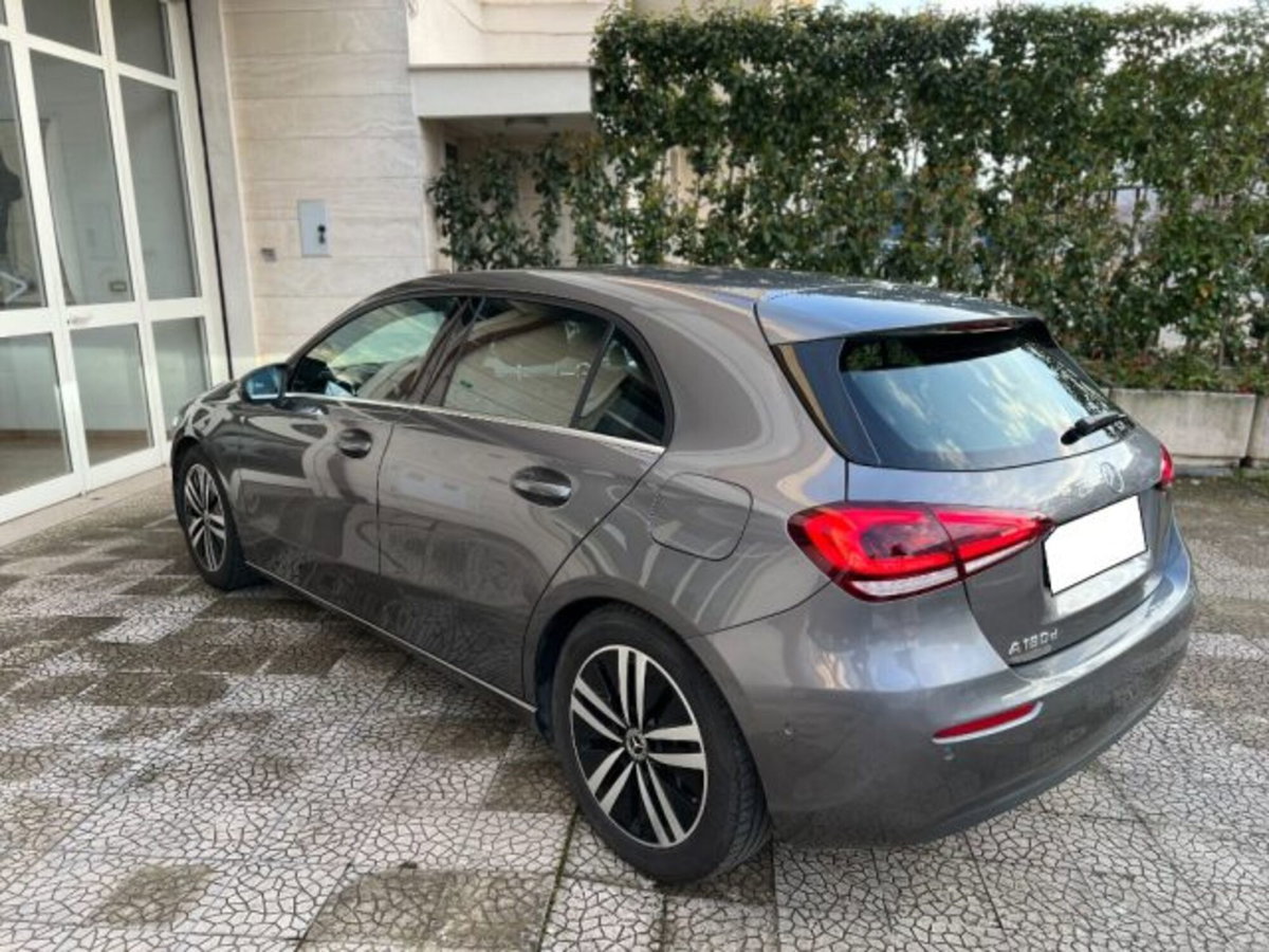 Mercedes-Benz Classe A Sedan 180 d Automatic 4p. Business (5)