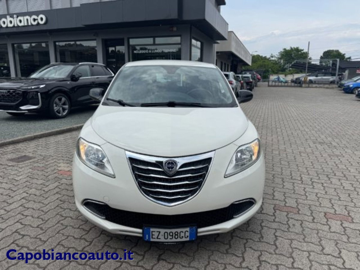 Lancia Ypsilon 1.3 MJT 16V 95 CV 5 porte S&S Gold (2)