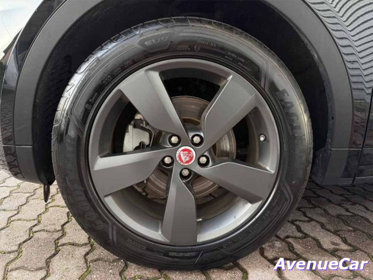 Jaguar E-Pace 2.0D 180 CV AWD R-Dynamic (10)