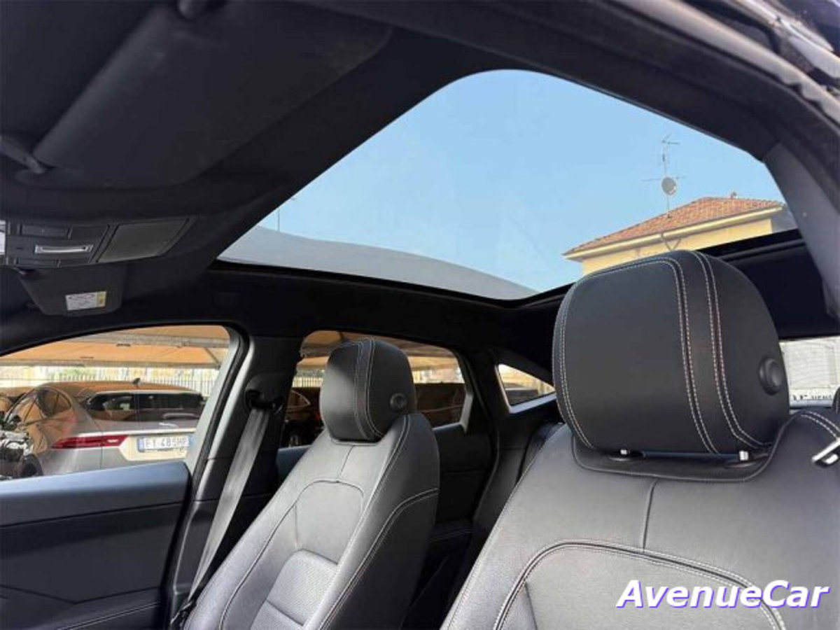 Jaguar E-Pace 2.0D 180 CV AWD R-Dynamic (11)