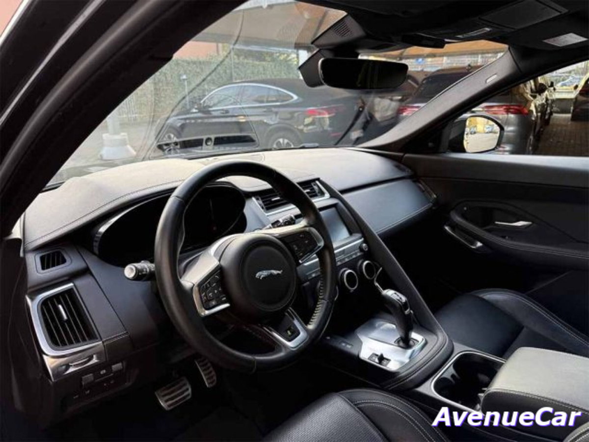 Jaguar E-Pace 2.0D 180 CV AWD R-Dynamic (12)