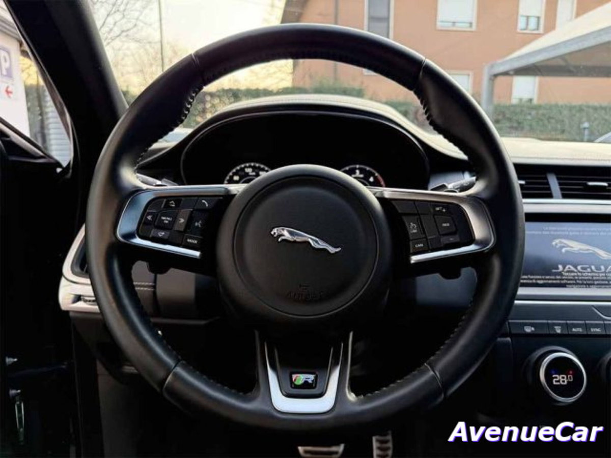 Jaguar E-Pace 2.0D 180 CV AWD R-Dynamic (13)
