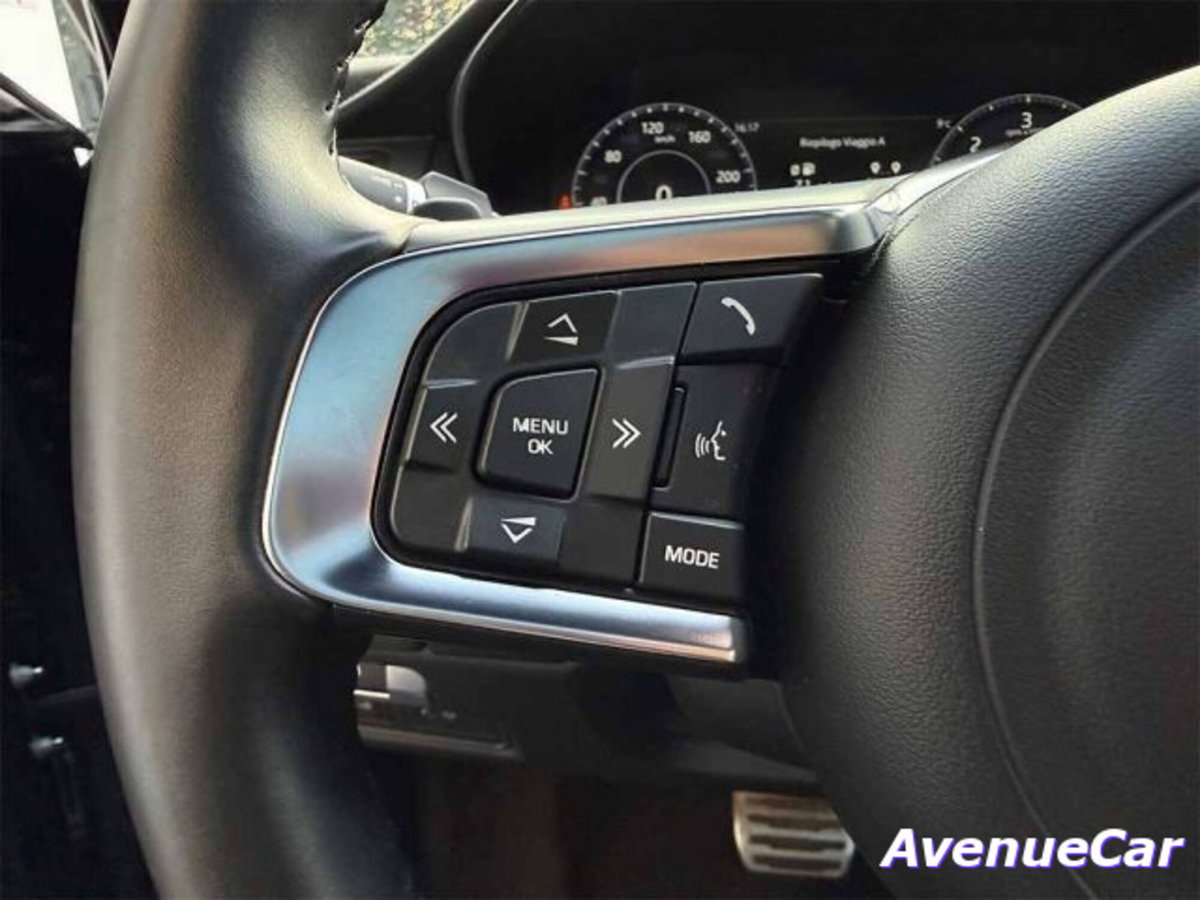 Jaguar E-Pace 2.0D 180 CV AWD R-Dynamic (14)