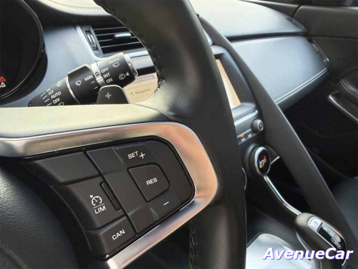 Jaguar E-Pace 2.0D 180 CV AWD R-Dynamic (15)