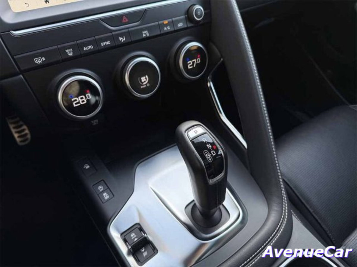 Jaguar E-Pace 2.0D 180 CV AWD R-Dynamic (18)