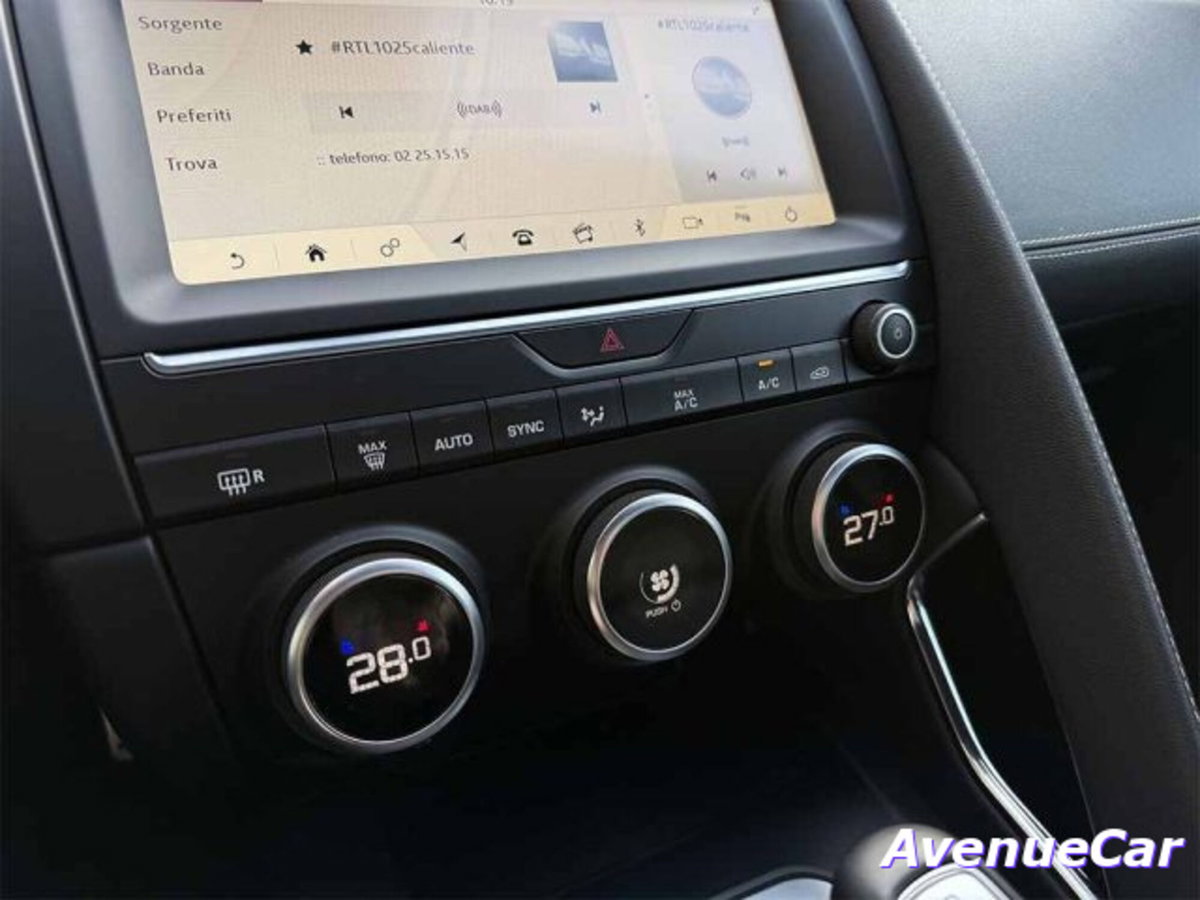 Jaguar E-Pace 2.0D 180 CV AWD R-Dynamic (19)