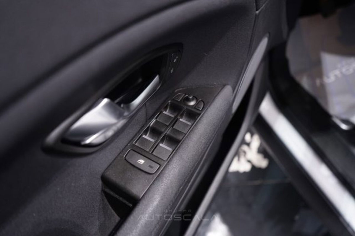 Land Rover Range Rover Evoque 2.0 eD4 5p. Pure (10)