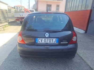Renault Clio Storia 1.2 16V 5 porte Dynamique (3)