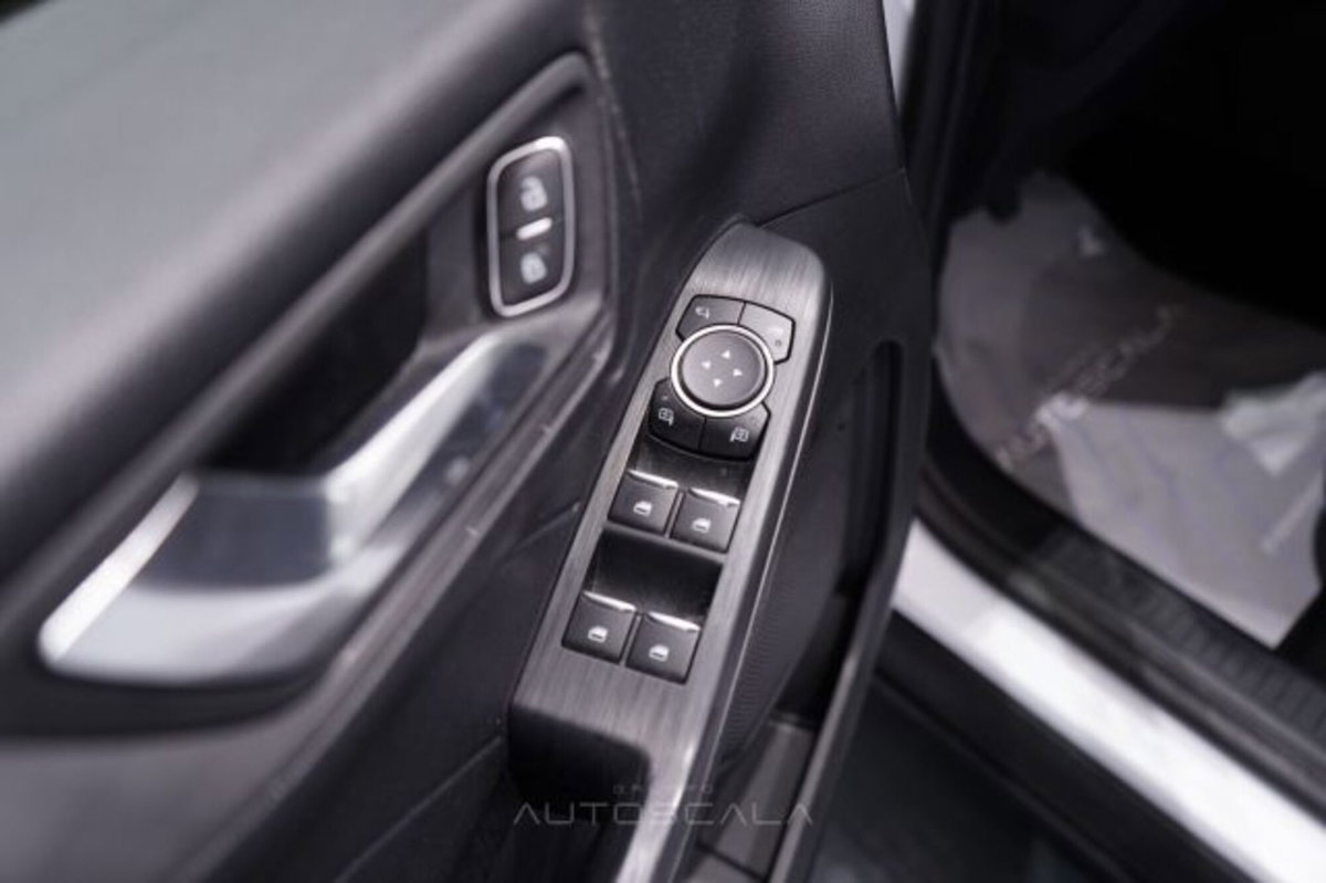 Ford Kuga 2.0 EcoBlue Hybrid 150 CV 2WD Titanium (10)