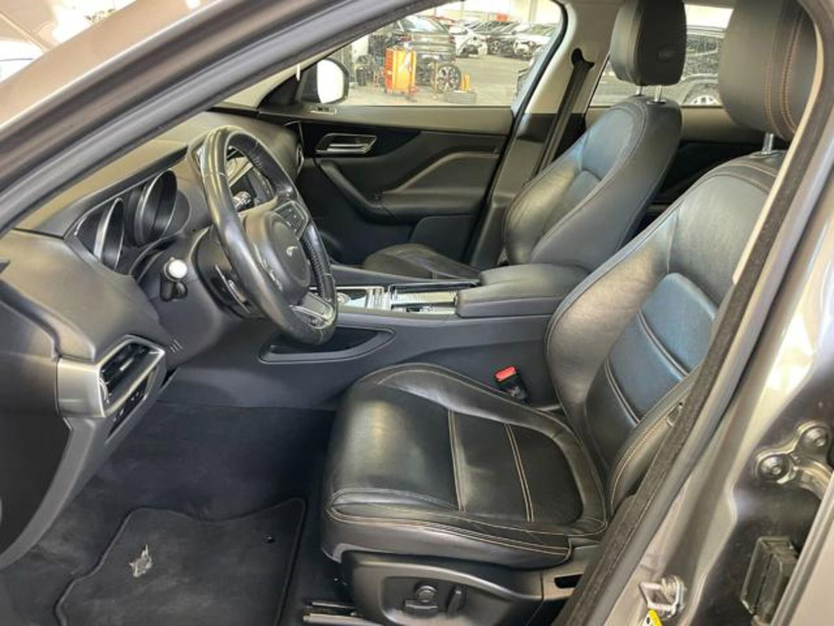 Jaguar F-Pace 2.0 D 180 CV AWD aut. Prestige (10)