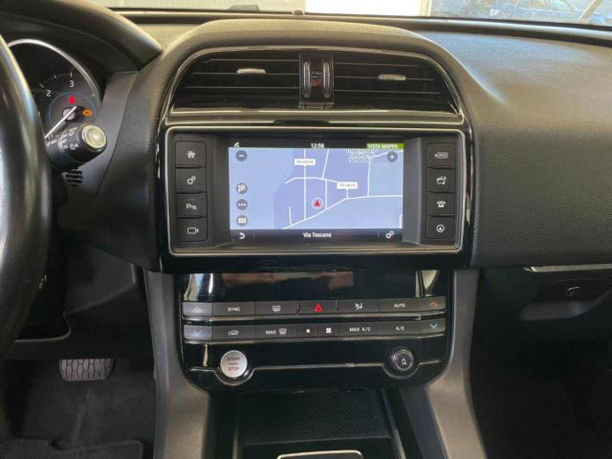Jaguar F-Pace 2.0 D 180 CV AWD aut. Prestige (15)