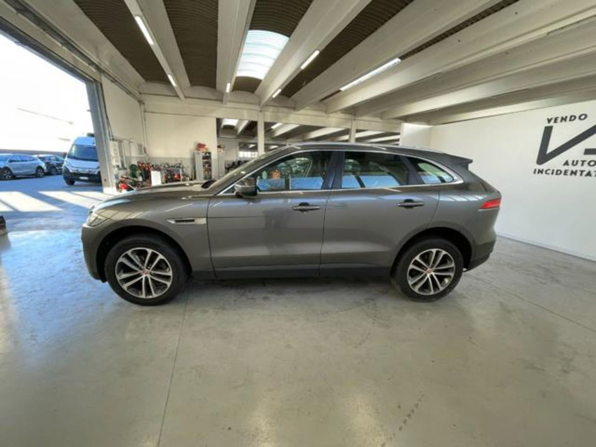 Jaguar F-Pace 2.0 D 180 CV AWD aut. Prestige (4)